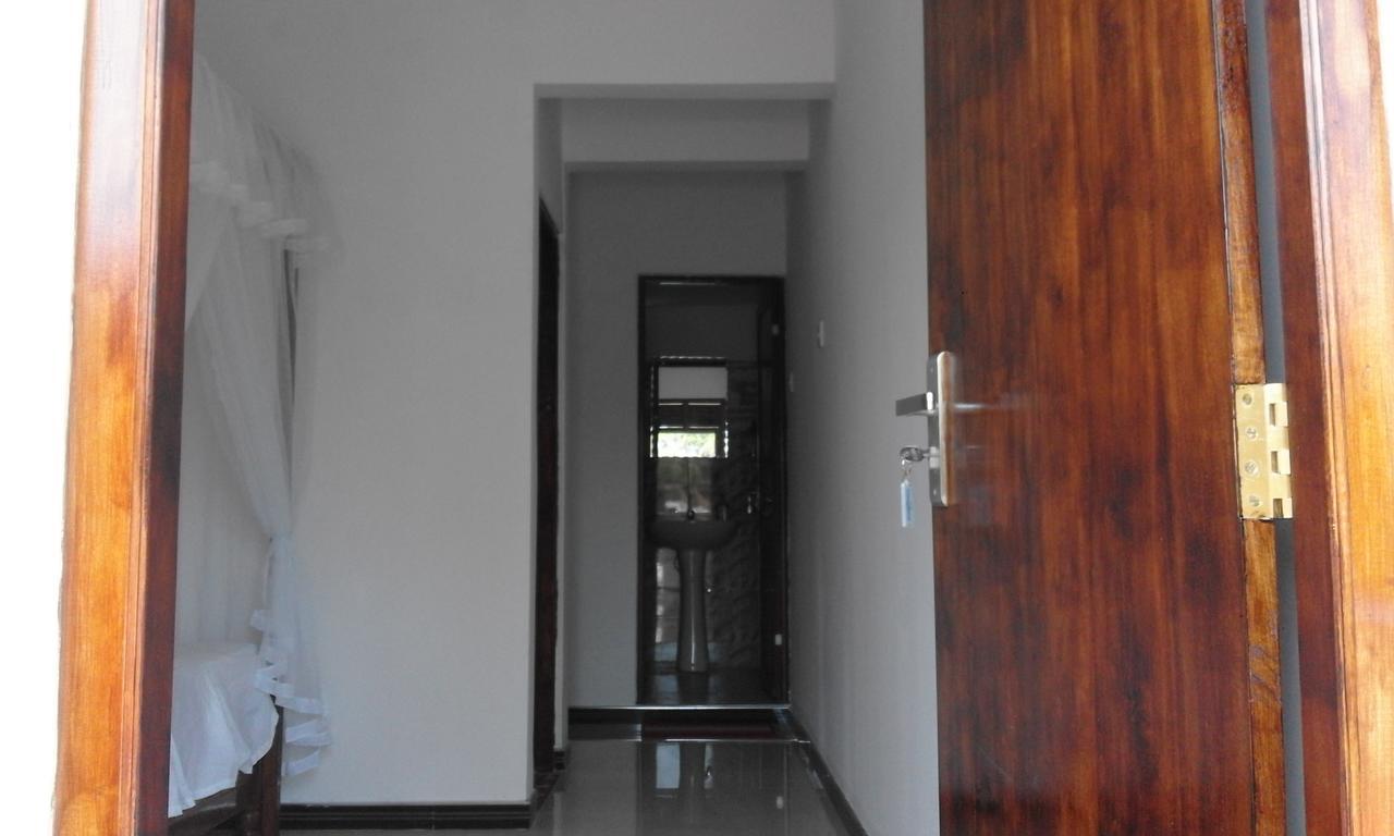 Coco One Holiday Inn มิริสซา ภายนอก รูปภาพ
