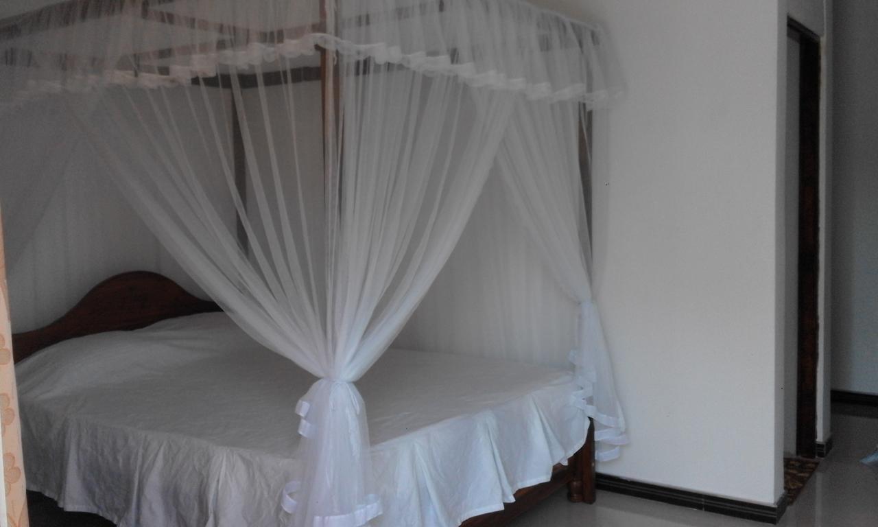 Coco One Holiday Inn มิริสซา ภายนอก รูปภาพ